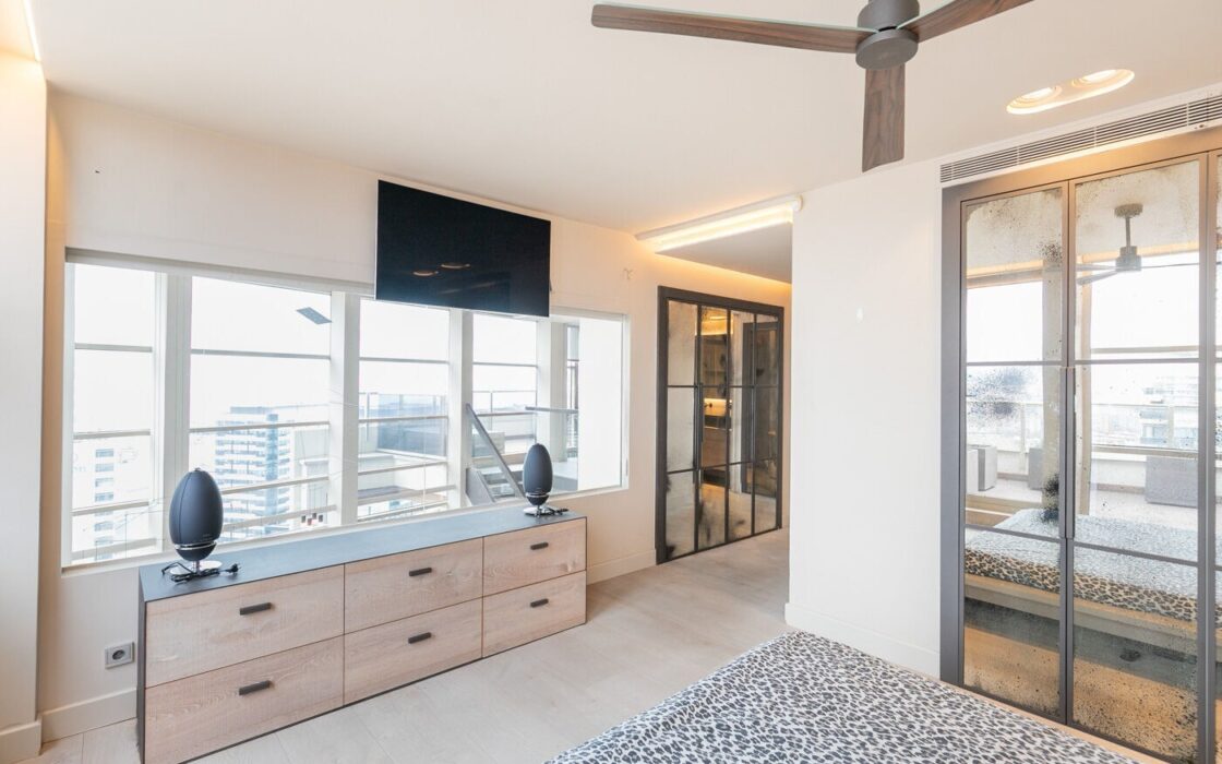 Дуплекс-пентхаус з терасами та морським видом у Барселоні