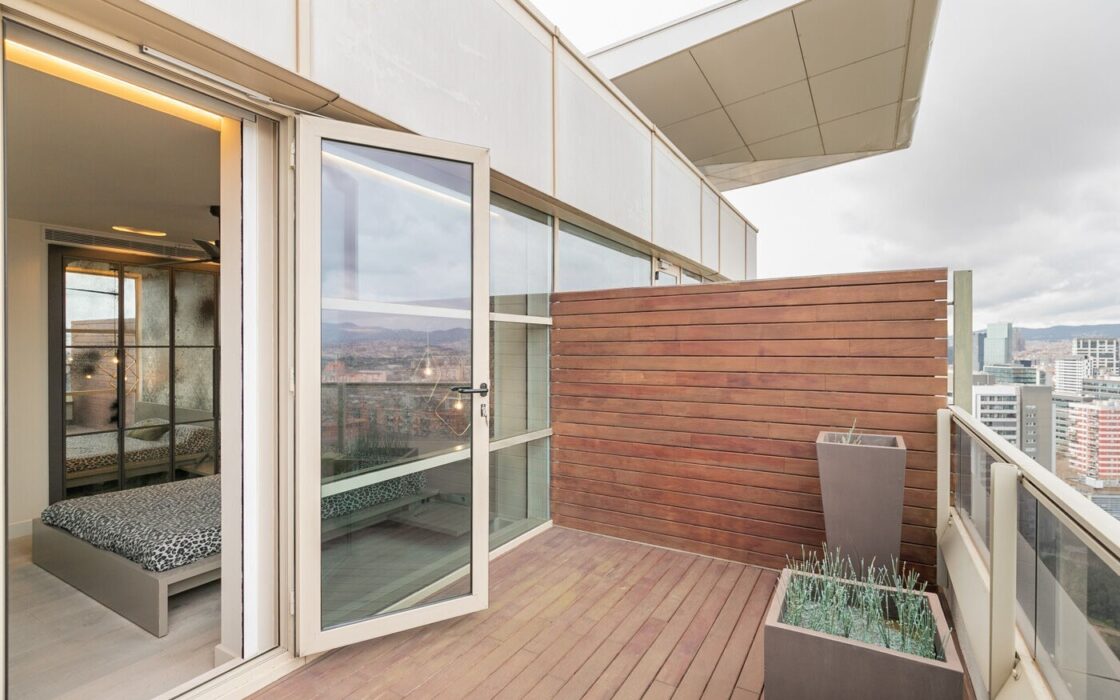 Дуплекс-пентхаус з терасами та морським видом у Барселоні