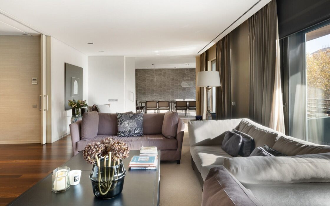 Просторная квартира с террасой в Барселоне 492 кв.м 4 комнаты