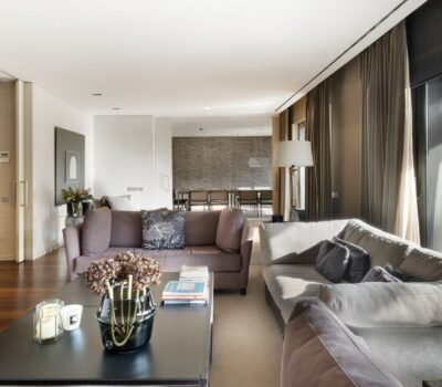 Просторная квартира с террасой в Барселоне 492 кв.м 4 комнаты