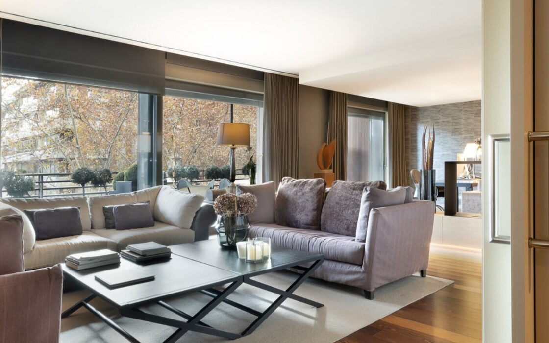 Просторная квартира с террасой в Барселоне 492 кв.м 4 комнаты