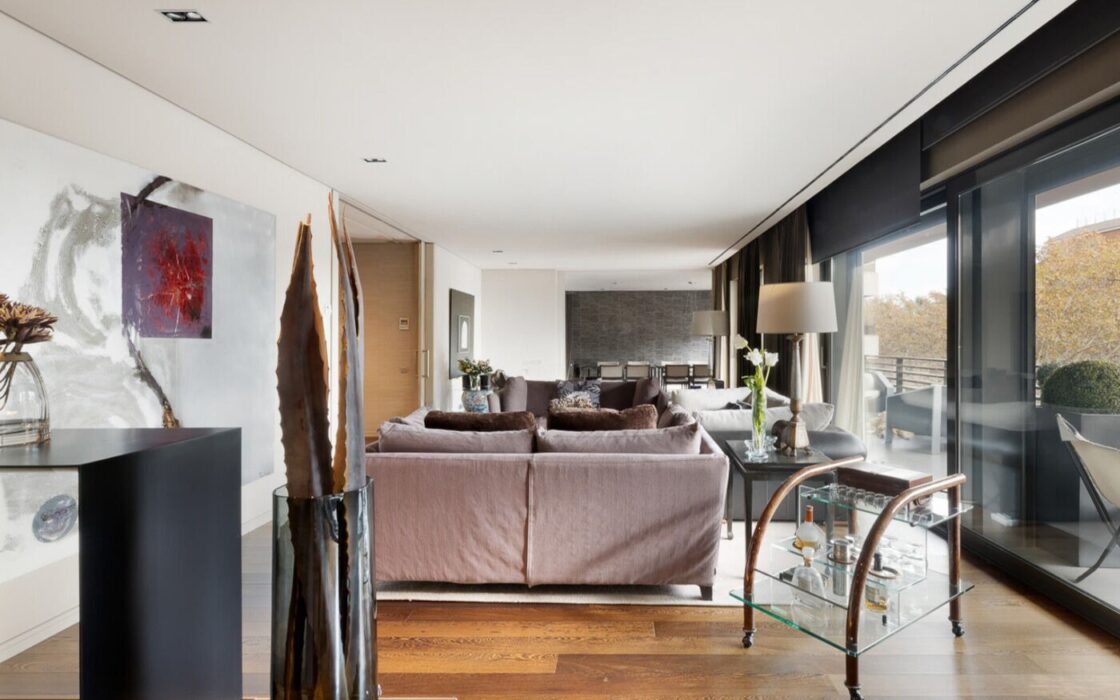 Просторная квартира с террасой в Барселоне 492 кв.м 4 комнаты