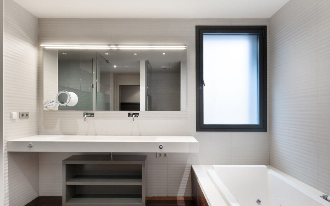 Просторная квартира с террасой в Барселоне 492 кв.м 4 комнаты