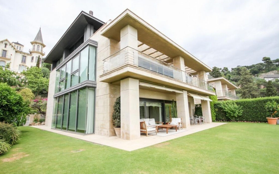 Особняк в Барселоні 1000 кв.м з чудовим видом