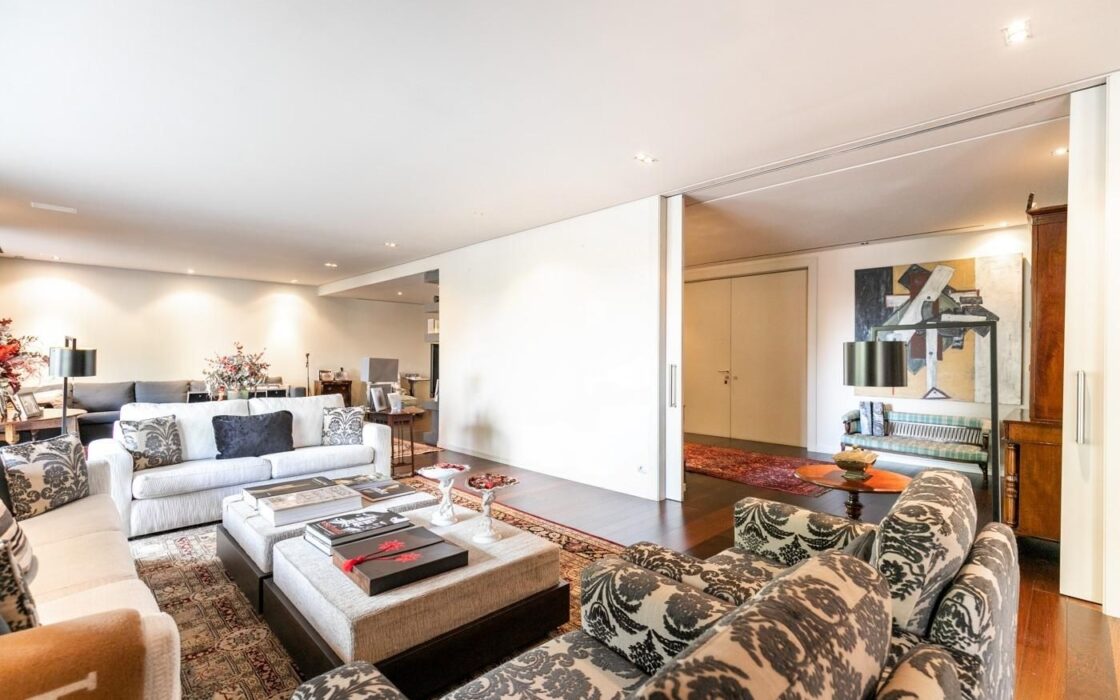 Квартира 500 кв.м з терасою в Барселоні на проспекті Бонанова