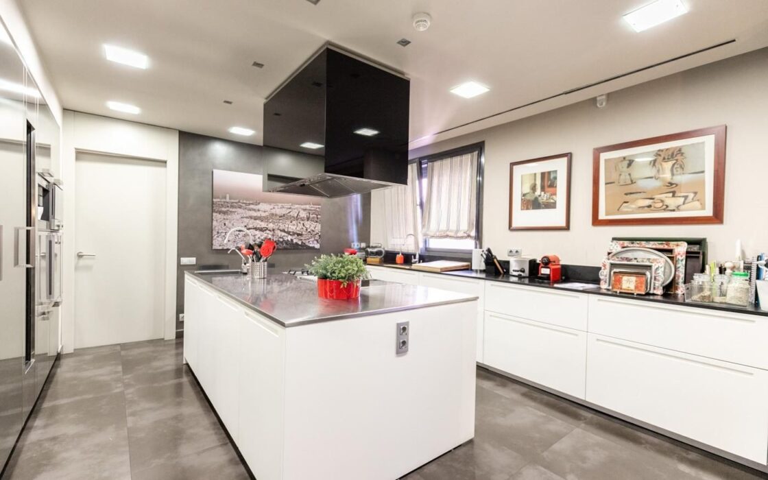 Квартира 500 кв.м з терасою в Барселоні на проспекті Бонанова