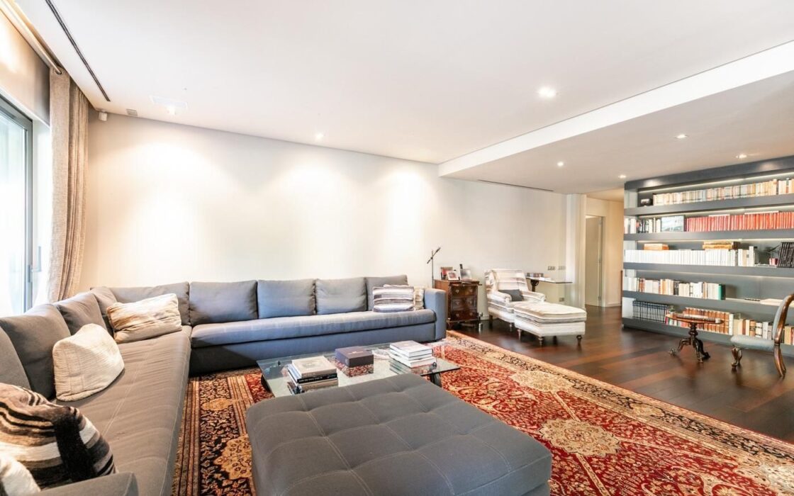 Квартира 500 кв.м з терасою в Барселоні на проспекті Бонанова