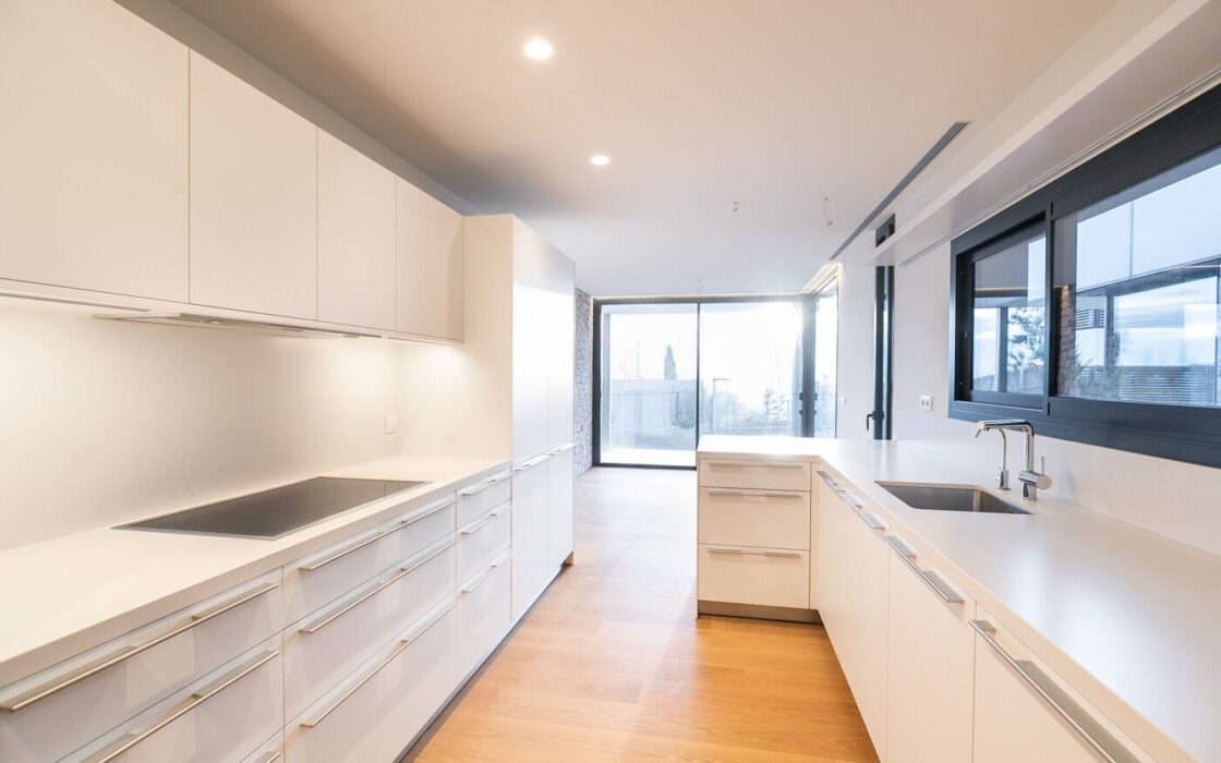 Новий розкішний будинок з басейном у Саррії, Барселона 498 кв.м