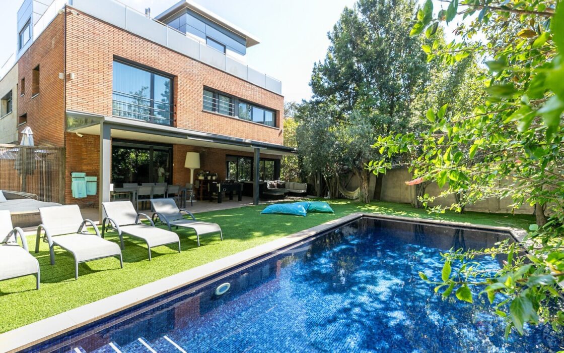 Особняк з басейном та панорамним видом у Саррії, Барселона