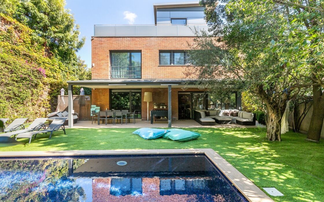 Особняк з басейном та панорамним видом у Саррії, Барселона