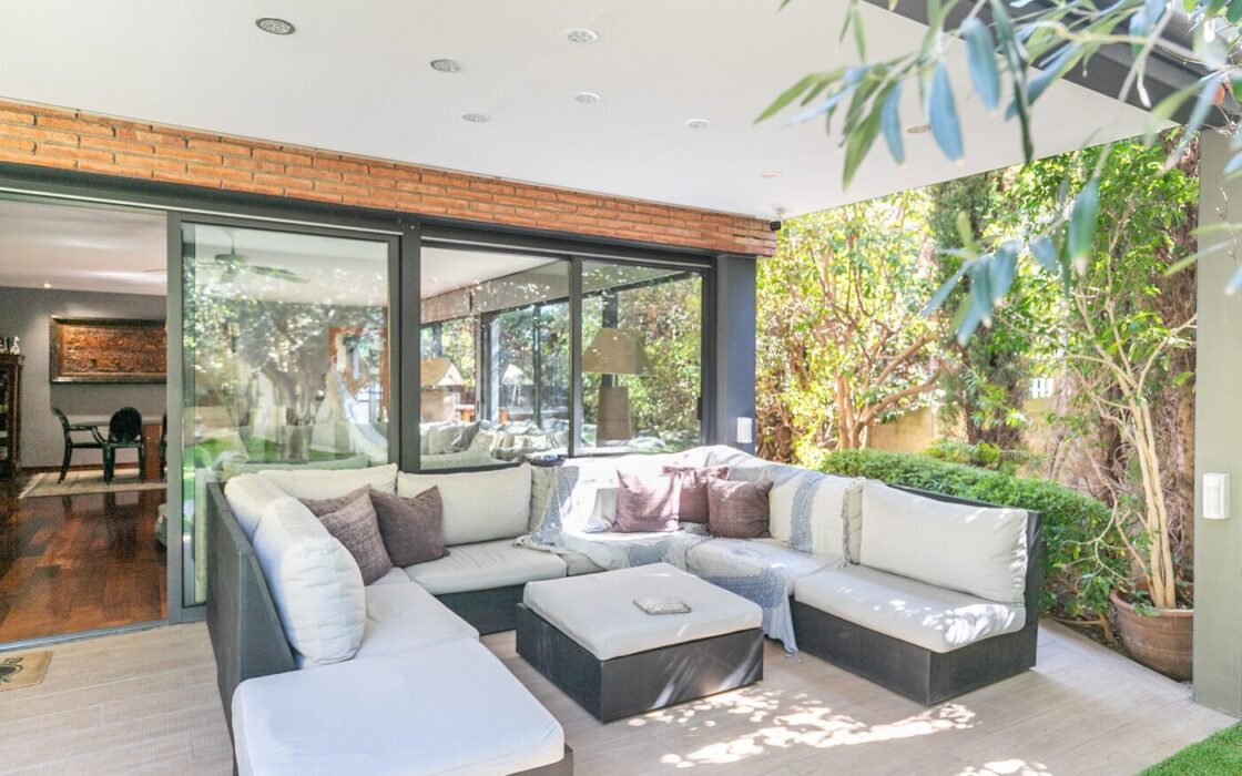 Особняк з басейном та панорамним видом у Саррії, Барселона