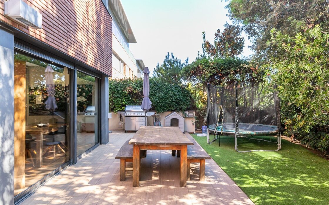 Особняк з басейном та панорамним видом у Саррії, Барселона