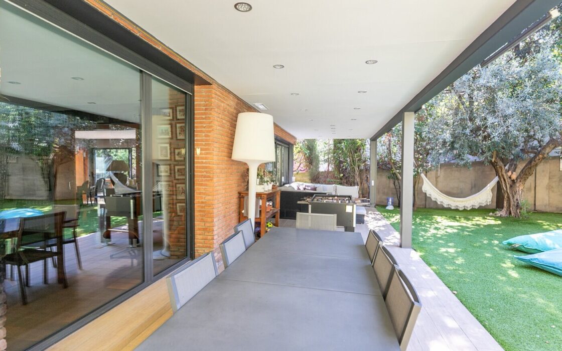 Особняк з басейном та панорамним видом у Саррії, Барселона