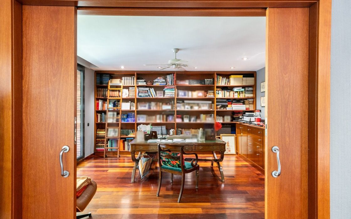 Особняк з басейном та панорамним видом у Саррії, Барселона