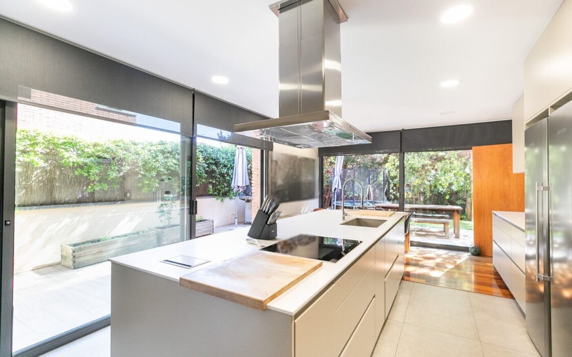 Особняк з басейном та панорамним видом у Саррії, Барселона