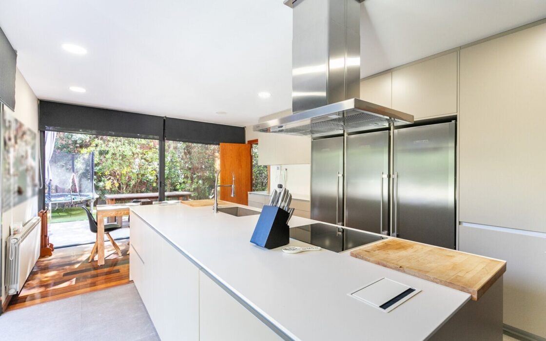 Особняк з басейном та панорамним видом у Саррії, Барселона