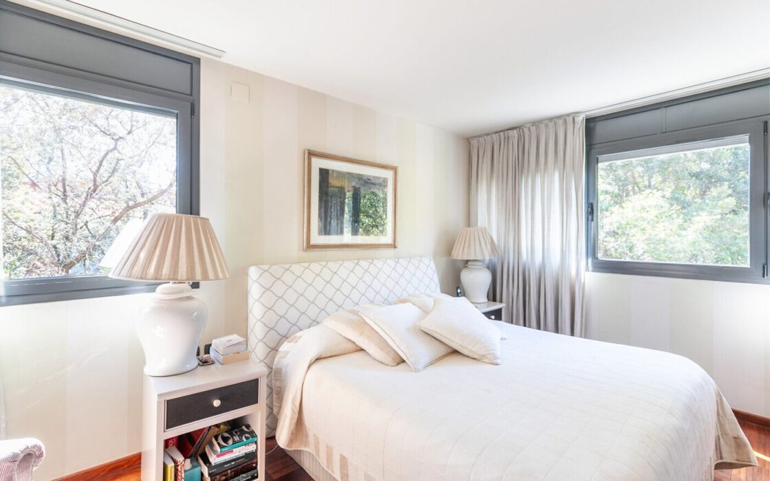 Особняк з басейном та панорамним видом у Саррії, Барселона