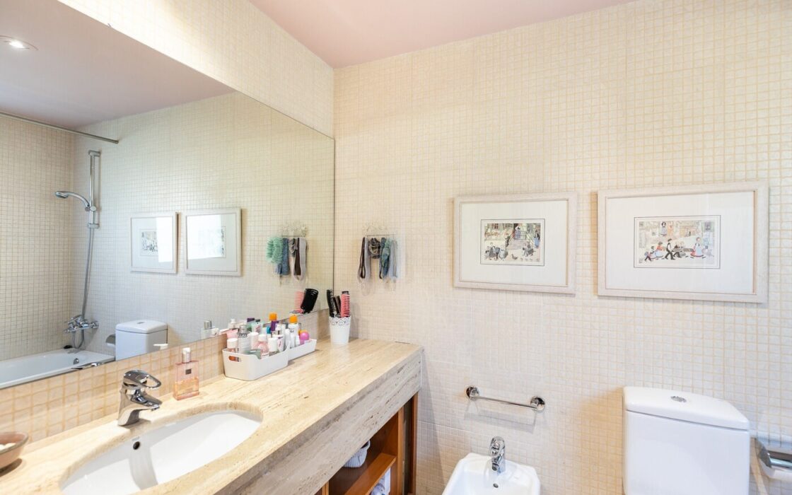 Особняк з басейном та панорамним видом у Саррії, Барселона