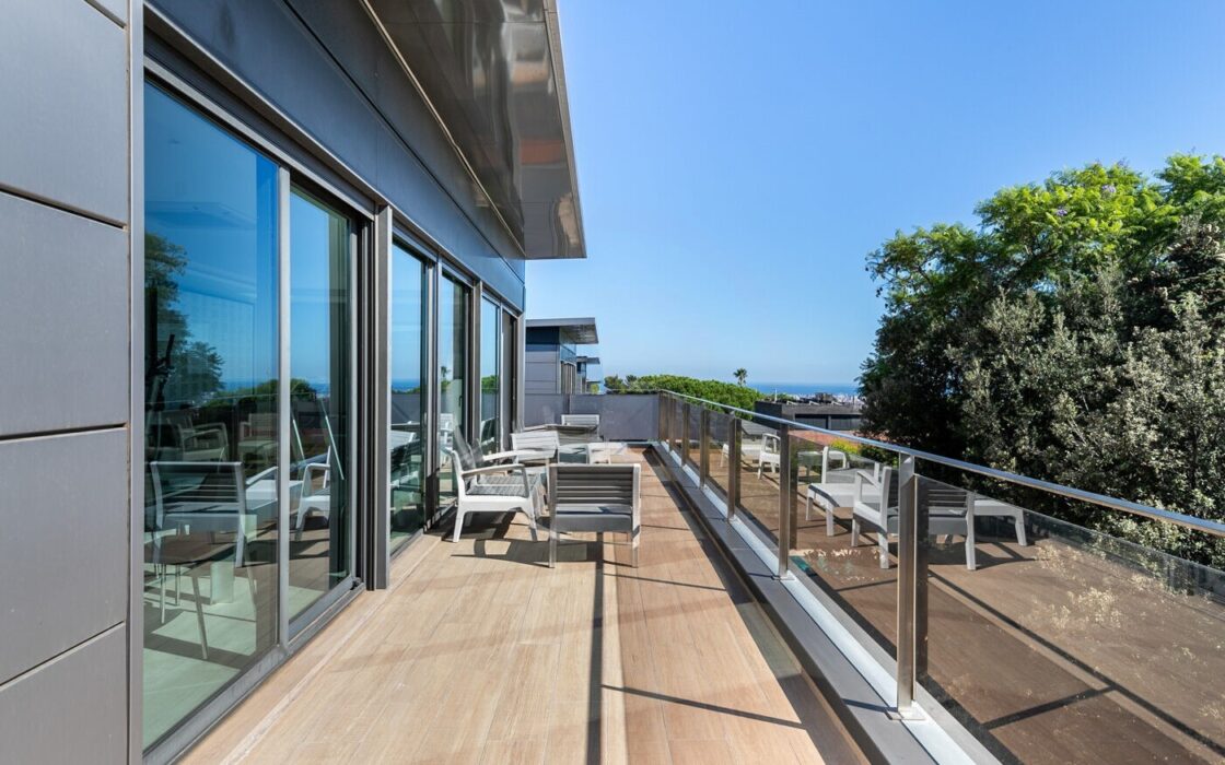 Особняк з басейном та панорамним видом у Саррії, Барселона