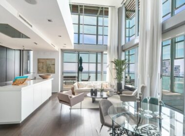 Двухуровневый пентхаус с террасой в Барселоне 160 кв.м