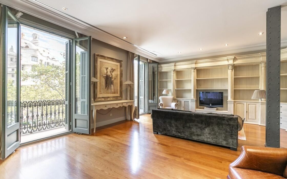 Квартира 220 кв.м з видом на Ла Педреру в Барселоні