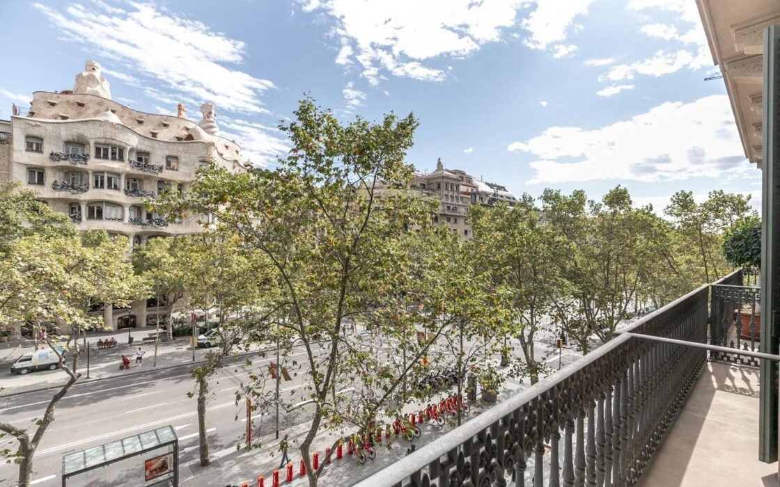 Квартира 220 кв.м з видом на Ла Педреру в Барселоні