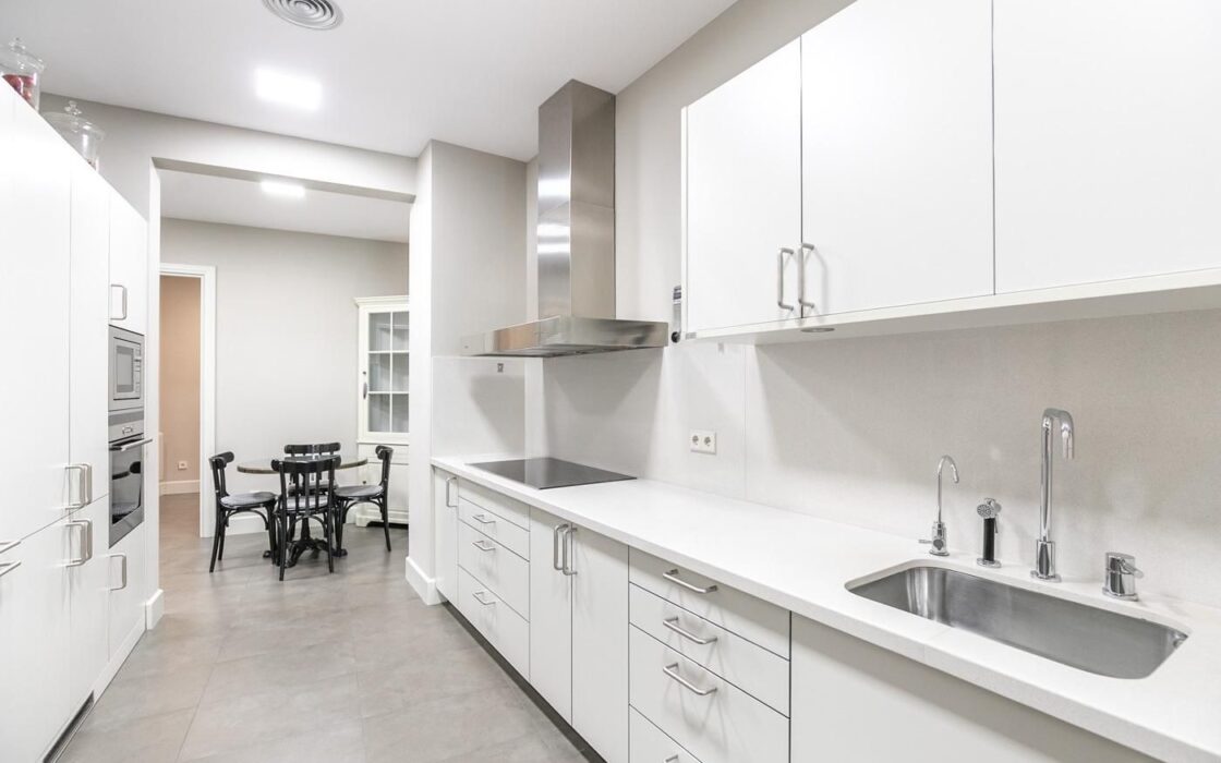 Квартира 220 кв.м з видом на Ла Педреру в Барселоні