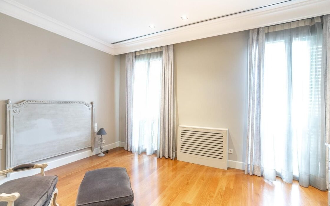 Квартира 220 кв.м з видом на Ла Педреру в Барселоні