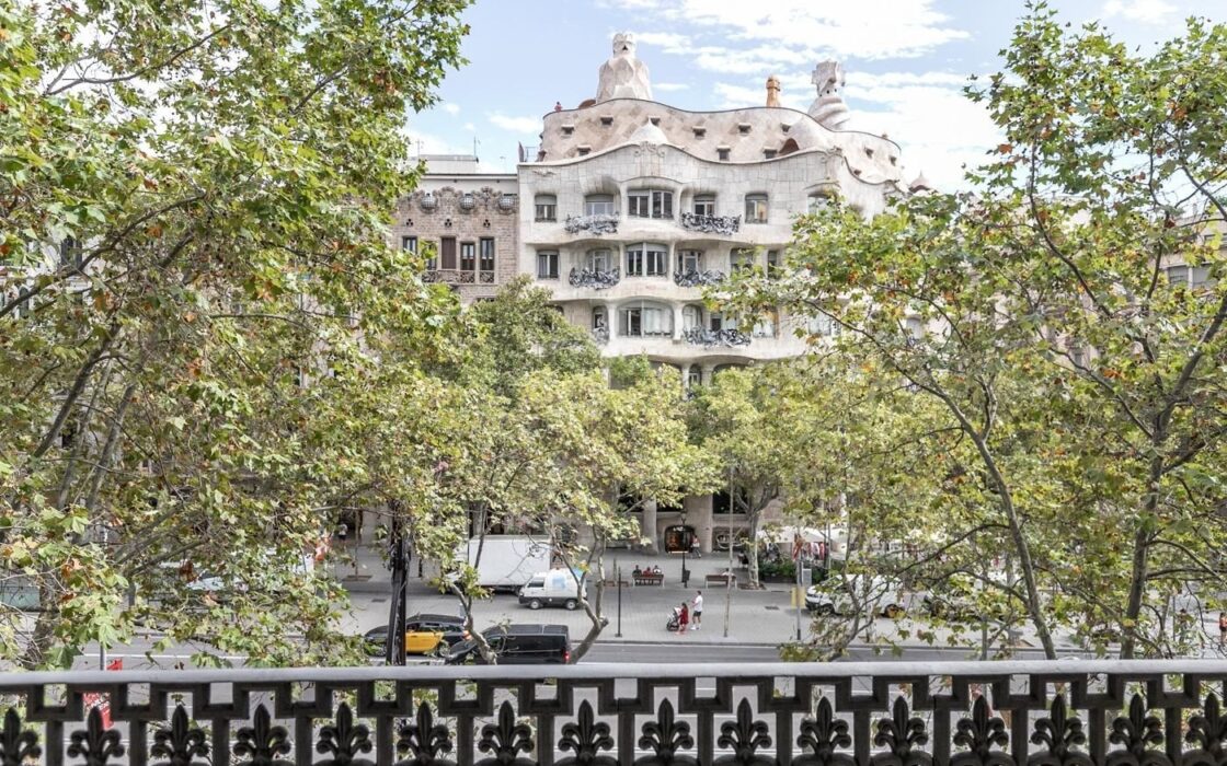 Квартира 220 кв.м з видом на Ла Педреру в Барселоні