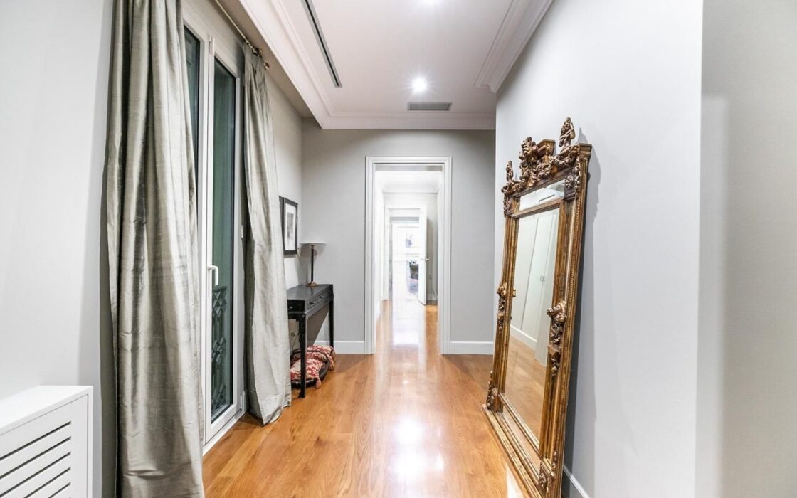 Квартира 220 кв.м з видом на Ла Педреру в Барселоні