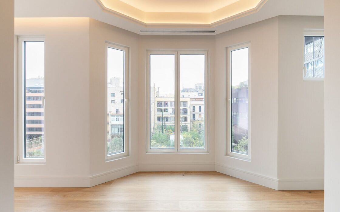 Отремонтированная квартира с террасой в Барселоне 279 кв.м