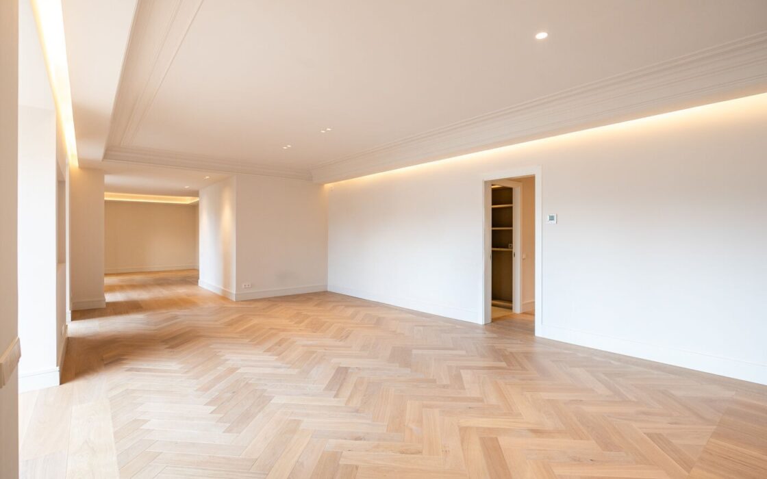 Отремонтированная квартира с террасой в Барселоне 279 кв.м