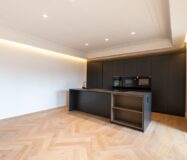 Отремонтированная квартира с террасой в Барселоне 279 кв.м