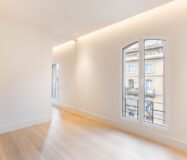 Отремонтированная квартира с террасой в Барселоне 279 кв.м