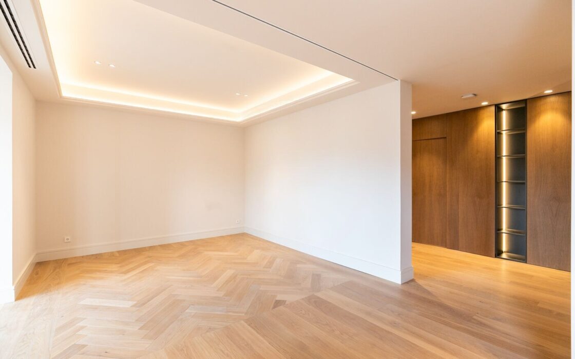 Отремонтированная квартира с террасой в Барселоне 279 кв.м