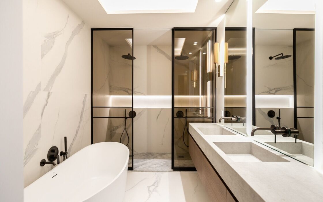 Отремонтированная квартира с террасой в Барселоне 279 кв.м