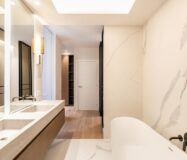 Отремонтированная квартира с террасой в Барселоне 279 кв.м