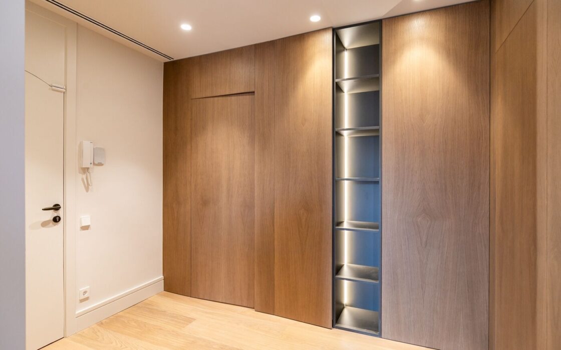 Отремонтированная квартира с террасой в Барселоне 279 кв.м