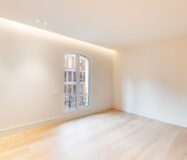 Отремонтированная квартира с террасой в Барселоне 279 кв.м