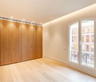 Отремонтированная квартира с террасой в Барселоне 279 кв.м