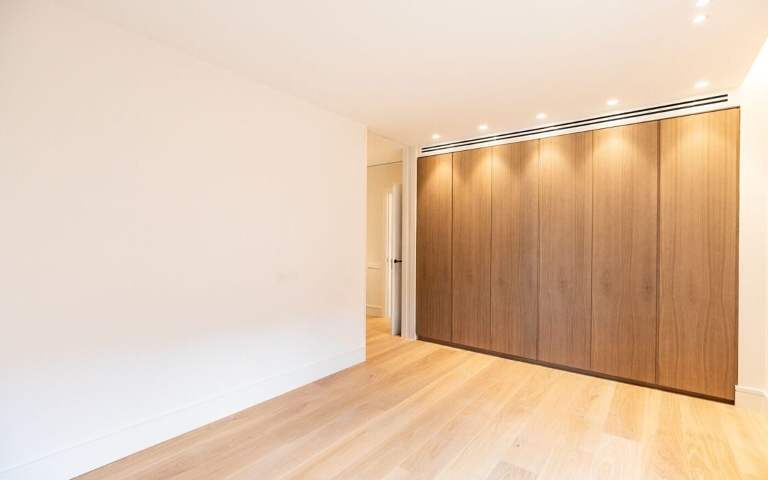 Отремонтированная квартира с террасой в Барселоне 279 кв.м