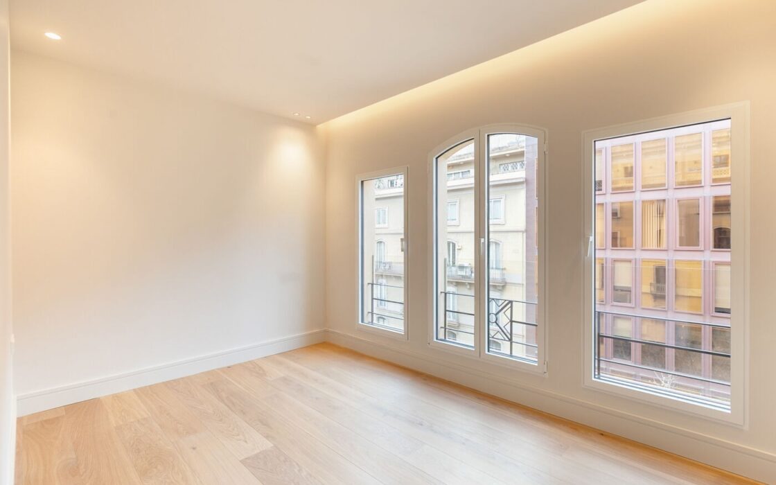 Отремонтированная квартира с террасой в Барселоне 279 кв.м