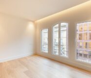 Отремонтированная квартира с террасой в Барселоне 279 кв.м