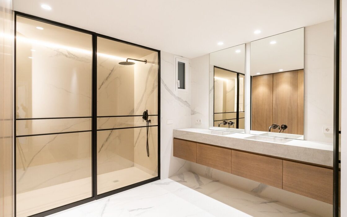 Отремонтированная квартира с террасой в Барселоне 279 кв.м