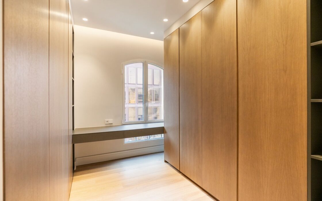 Отремонтированная квартира с террасой в Барселоне 279 кв.м