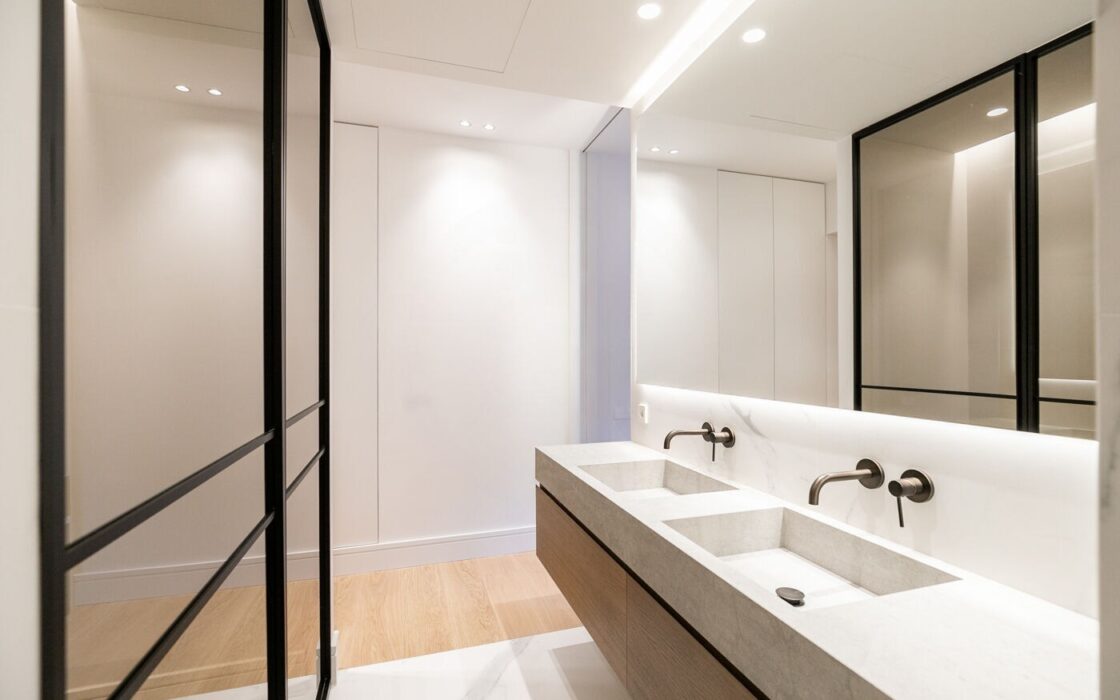 Отремонтированная квартира с террасой в Барселоне 279 кв.м