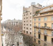 Отремонтированная квартира с террасой в Барселоне 279 кв.м