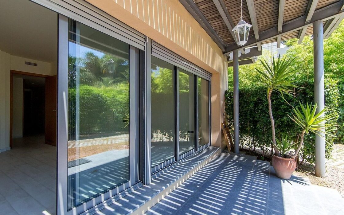 Елегантний особняк з басейном у Педральбесі, Барселона