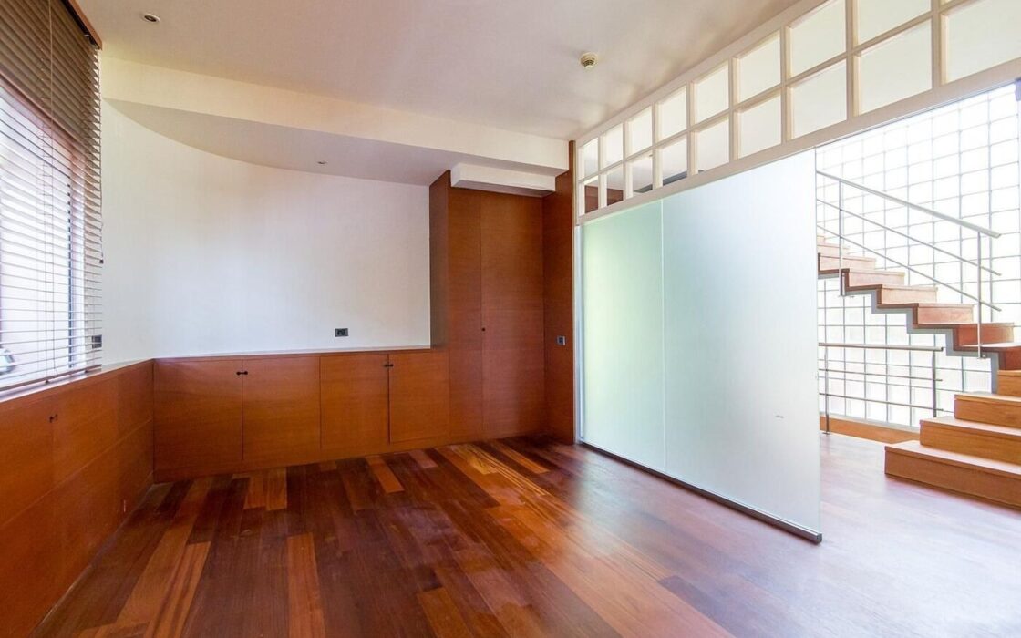 Елегантний особняк з басейном у Педральбесі, Барселона