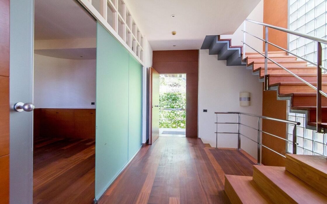 Елегантний особняк з басейном у Педральбесі, Барселона